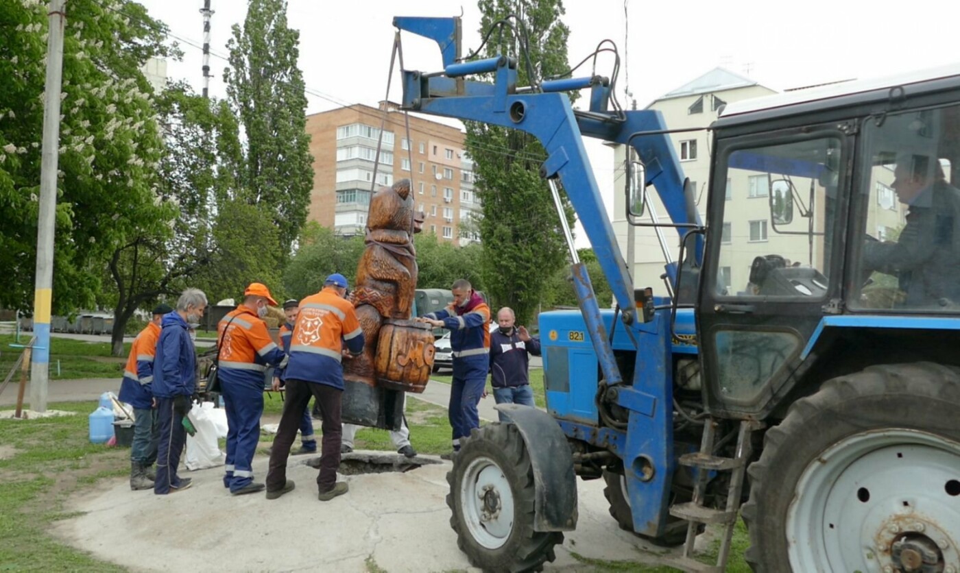У Полтаві встановили скульптуру ведмедя-пасічника (ФОТО, В..., фото-10 У Полтаві встановили скульптуру ведмедя-пасічника (ФОТО, ВІДЕО), фото-10