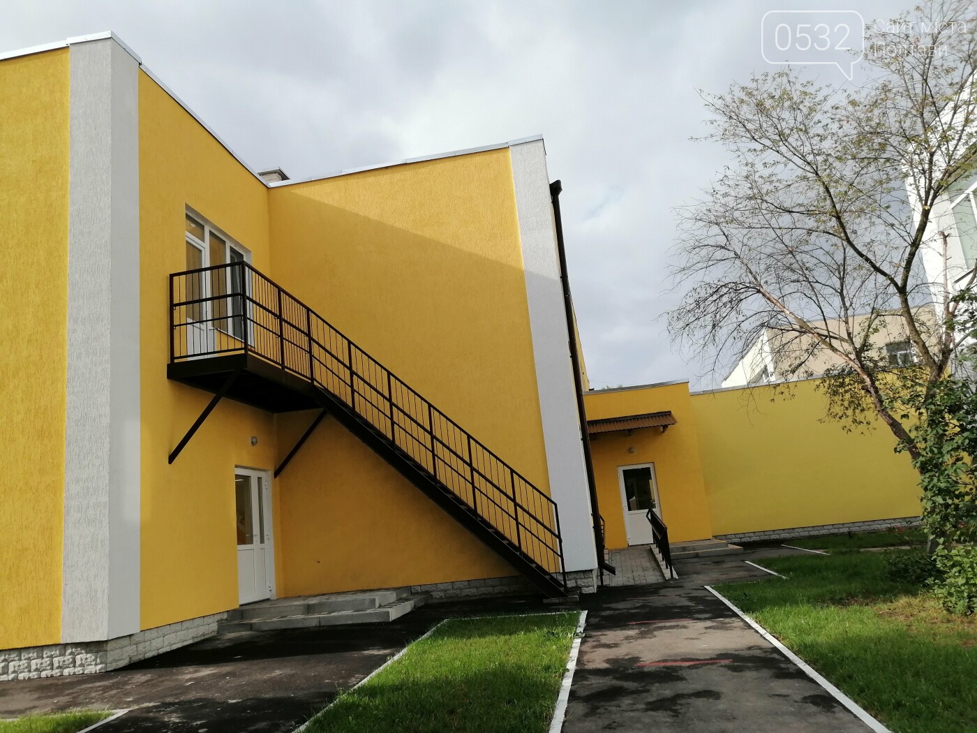 Фасад добудови Фасад добудови