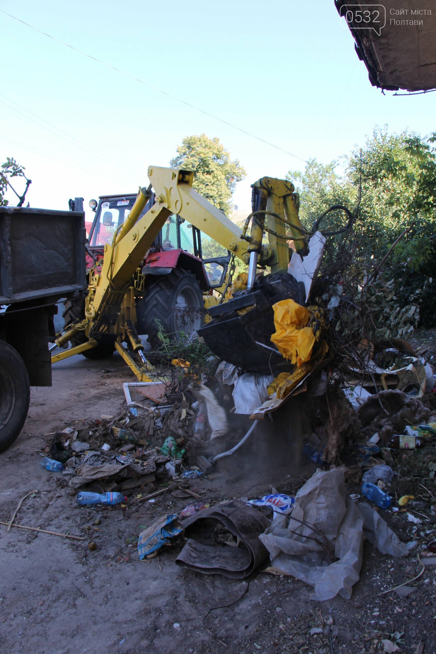 У Полтаві щодня прибирають стихійні звалища, які утворюють..., фото-3 У Полтаві щодня прибирають стихійні звалища, які утворюють біля контейнерних майданчиків, фото-3