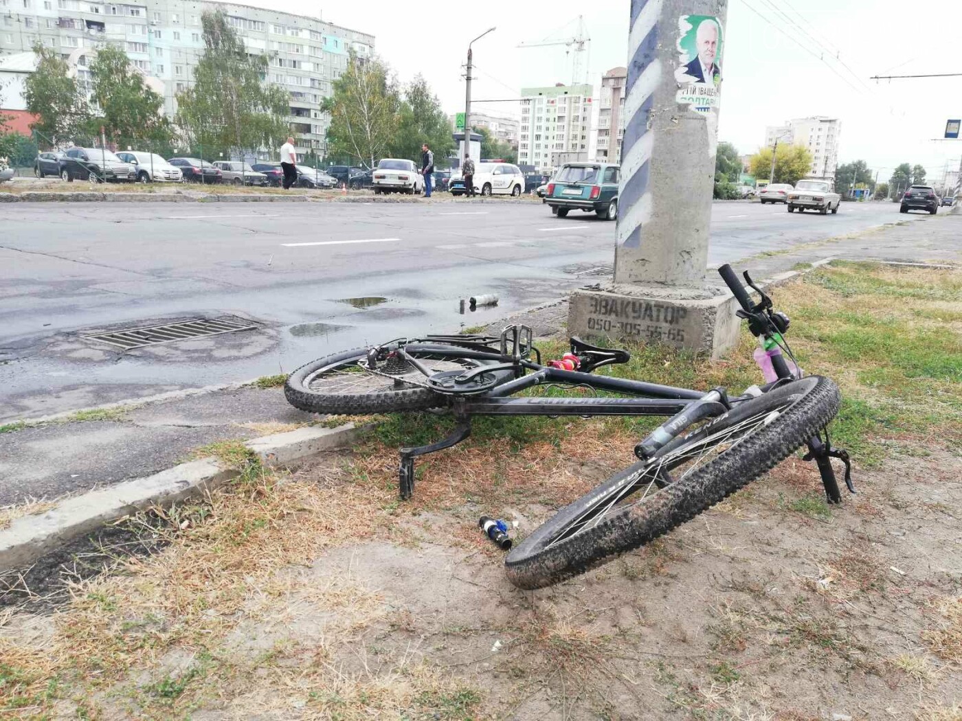 У Полтаві ВАЗ збив дівчину із велосипедом на пішохідному пе..., фото-3 У Полтаві ВАЗ збив дівчину із велосипедом на пішохідному переході (ФОТО), фото-3