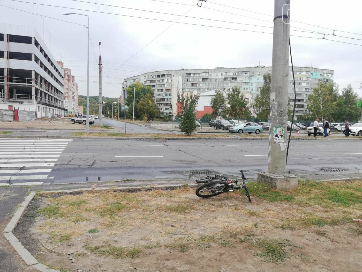 У Полтаві ВАЗ збив дівчину із велосипедом на пішохідному пе..., фото-5 У Полтаві ВАЗ збив дівчину із велосипедом на пішохідному переході (ФОТО), фото-5