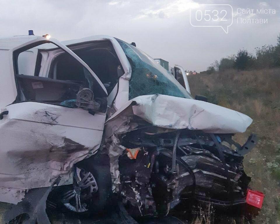 На Полтавщині мікроавтобус вилетів на зустрічну та врізався..., фото-1 На Полтавщині мікроавтобус вилетів на зустрічну та врізався у «Шкоду»: загинув пасажир легковика (ФОТО, ВІДЕО), фото-1