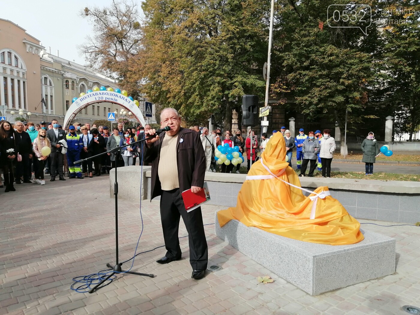 У Полтаві нова скульптура: у Сонячному парку встановили вод..., фото-1 У Полтаві нова скульптура: у Сонячному парку встановили водопровідника з котом (ФОТО), фото-1