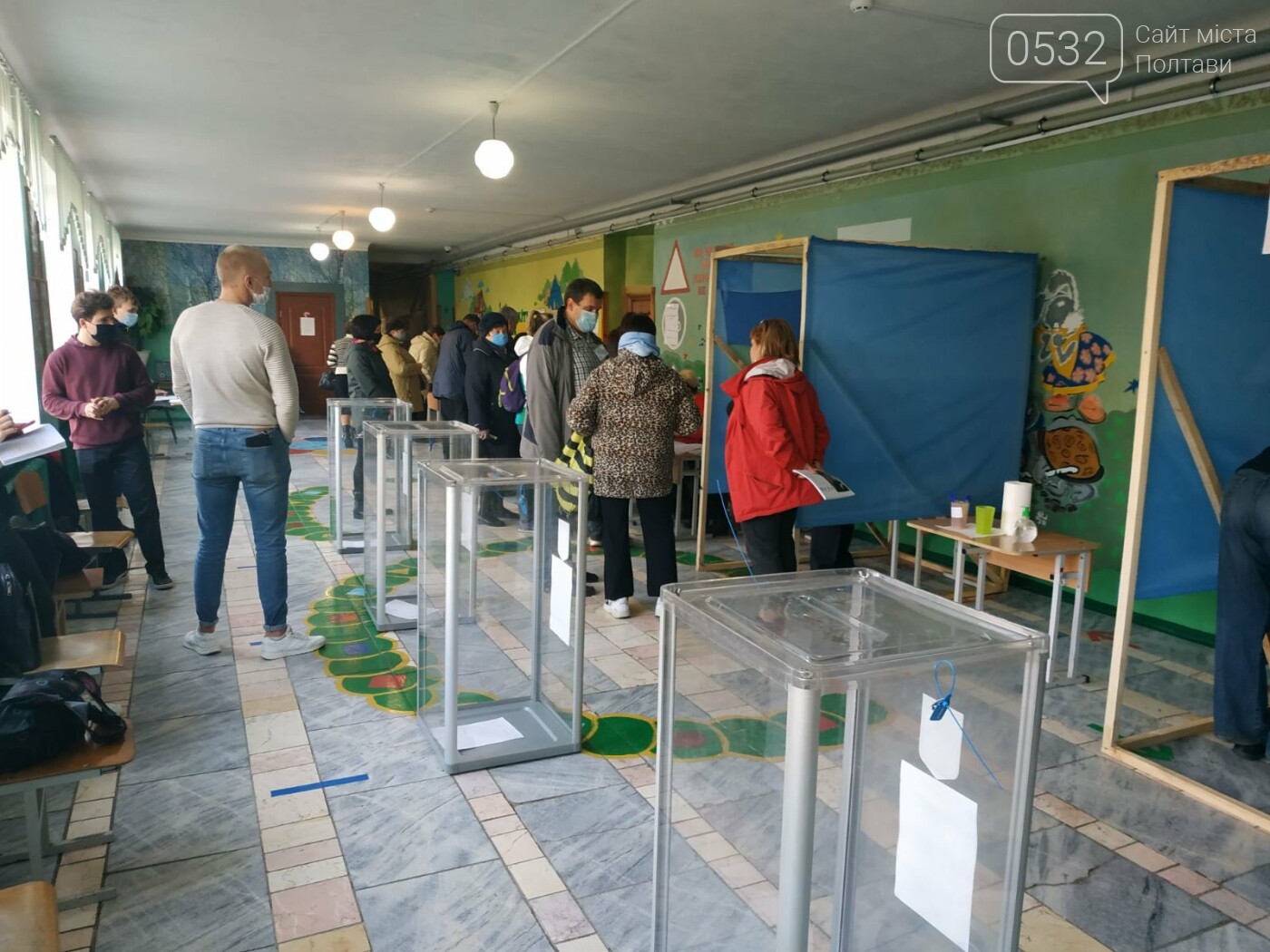 Як почалося волевиявлення у 19 полтавській школі, де розта..., фото-6 Як почалося волевиявлення у 19 полтавській школі, де розташовані аж дві дільниці (ФОТО), фото-6