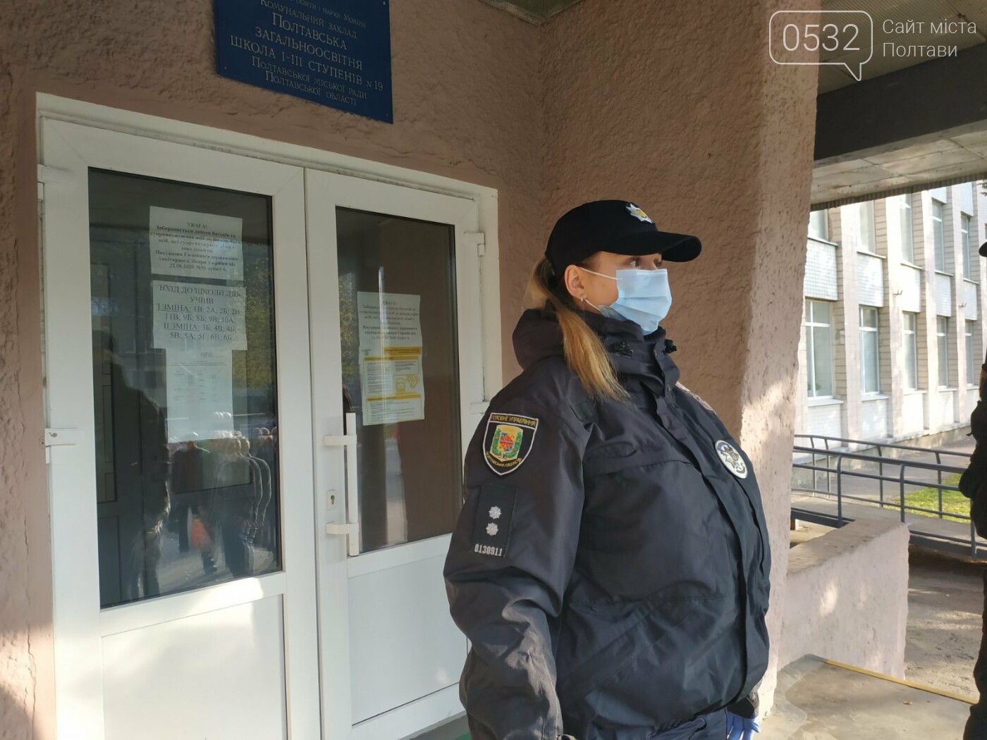 Як почалося волевиявлення у 19 полтавській школі, де розт..., фото-10 Як почалося волевиявлення у 19 полтавській школі, де розташовані аж дві дільниці (ФОТО), фото-10