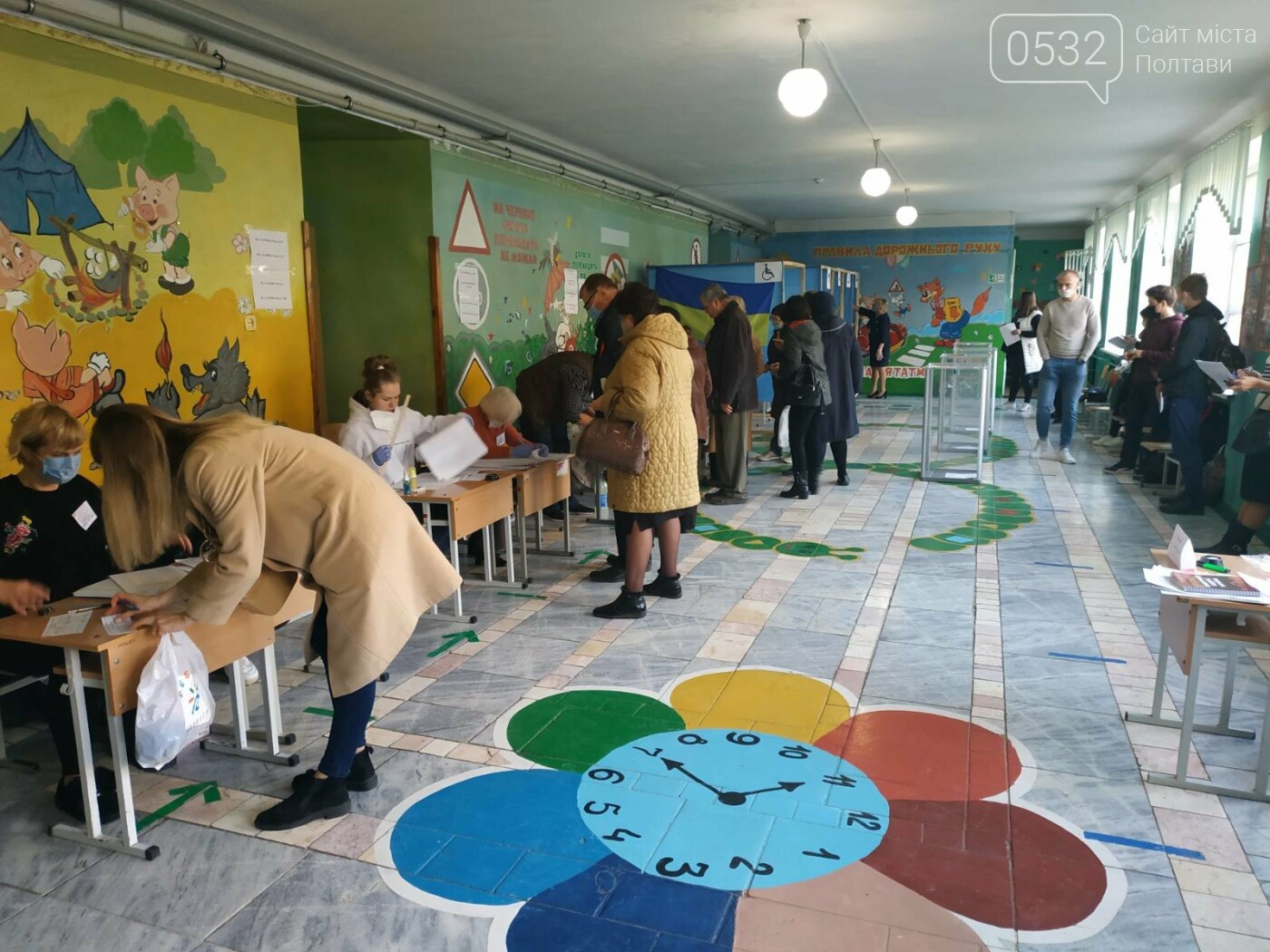 Як почалося волевиявлення у 19 полтавській школі, де розта..., фото-9 Як почалося волевиявлення у 19 полтавській школі, де розташовані аж дві дільниці (ФОТО), фото-9
