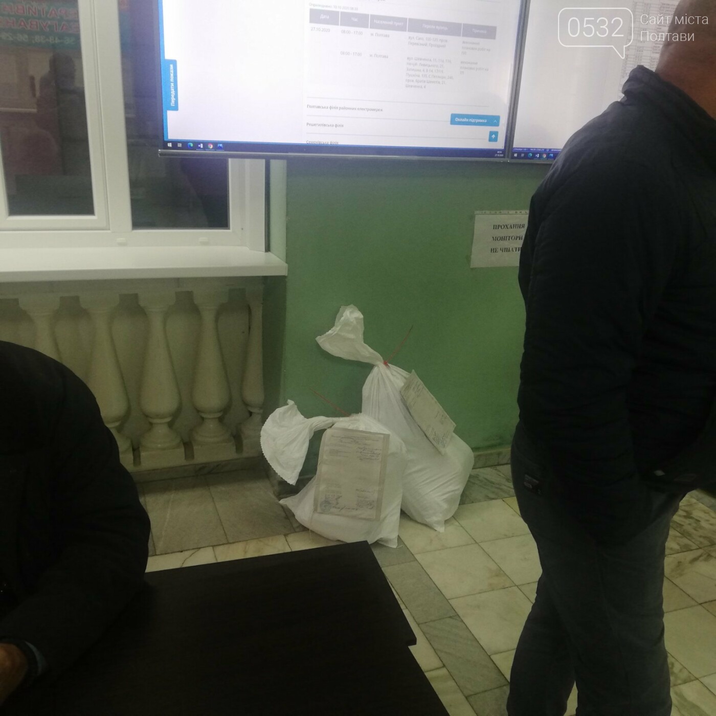 Це надовго: у Полтавській ТВК другу добу приймають бюлетені..., фото-3 Це надовго: у Полтавській ТВК другу добу приймають бюлетені із дільниць, фото-3