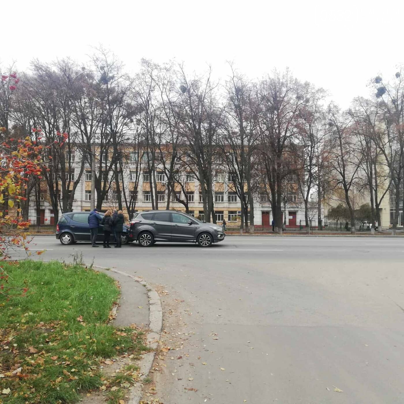 На вулиці Європейській сталося ДТП за участю трьох автівок, фото-2 На вулиці Європейській сталося ДТП за участю трьох автівок, фото-2