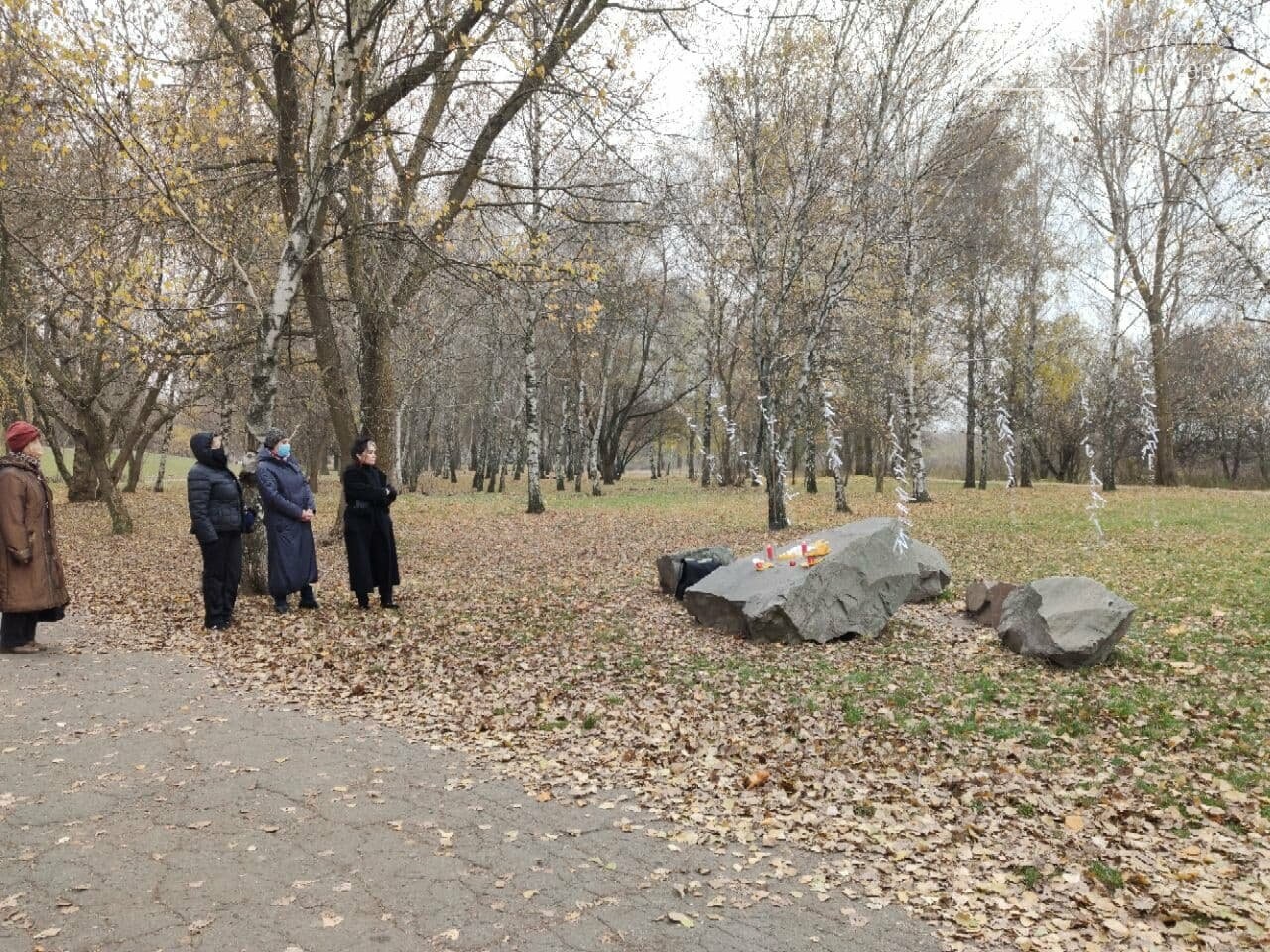 "Тут гинули сім'ями" - полтавці вшанували пам'ять загиблих..., фото-1 "Тут гинули сім'ями" - полтавці вшанували пам'ять загиблих (ФОТО), фото-1