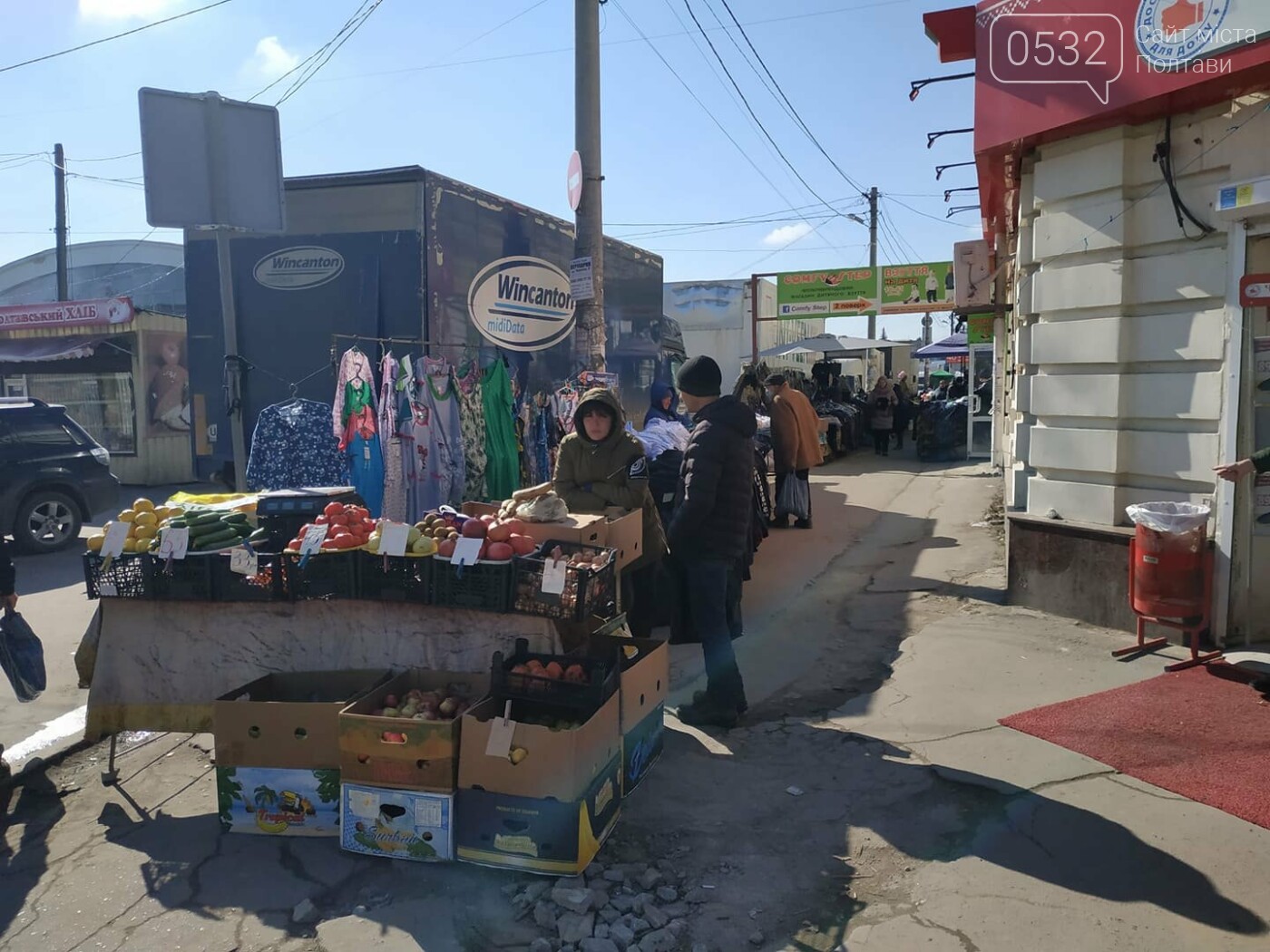 Боротьба зі стихійною торгівлею у центрі Полтави поки що не дала результатів ( ФОТО), фото-3