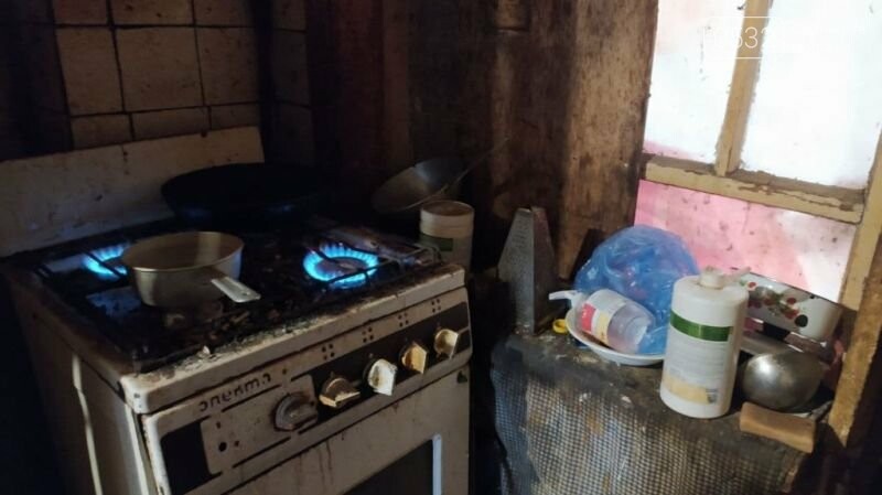 "Над дитиною роїлися мухи" - у Полтаві соціальні служби вилучили двох хлочиків з неблагополучної родини, фото-1
