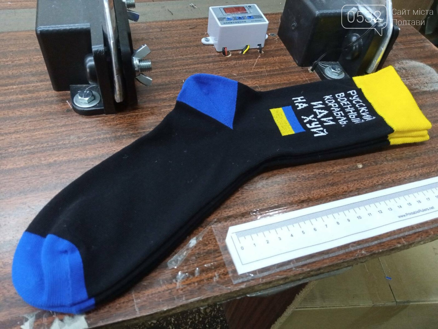 Фабрика із Полтави випускає шкарпетки із легендарним напрямком руху для руського корабля