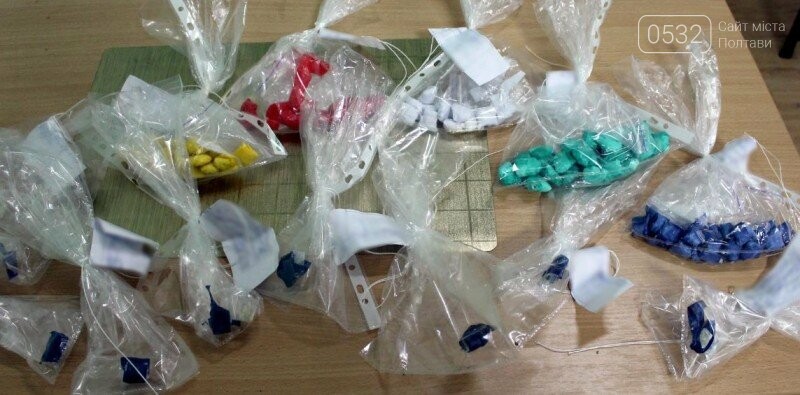 У Полтаві поліцейські викрили чоловіка, який продавав наркотики через «закладки» у Шевченківському районі міста