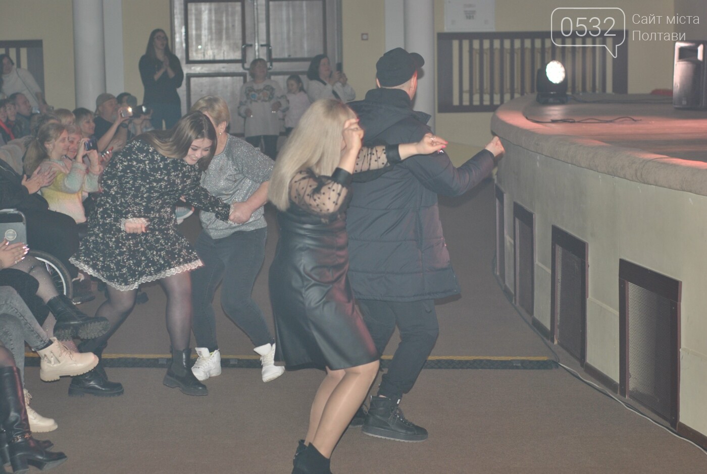 У Полтаві «Діти Фрістайла» підняли зал танцювати під запальну «Чорнобаївку»