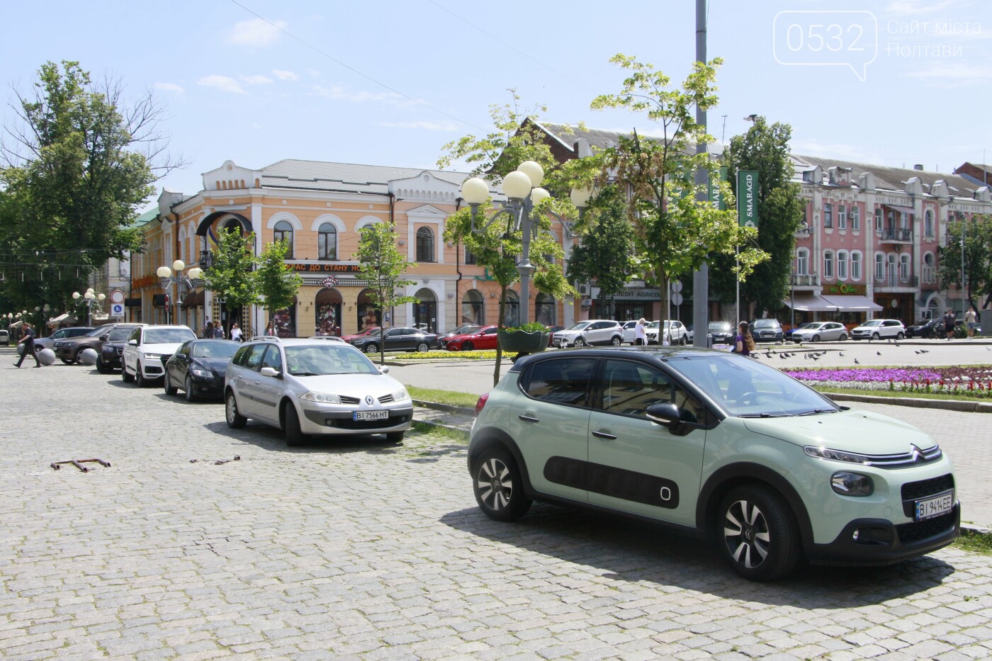 У Полтаві обговорили проблему хаотичних паркувань і запропонували, як очистити центр міста від зайвих автомобілів