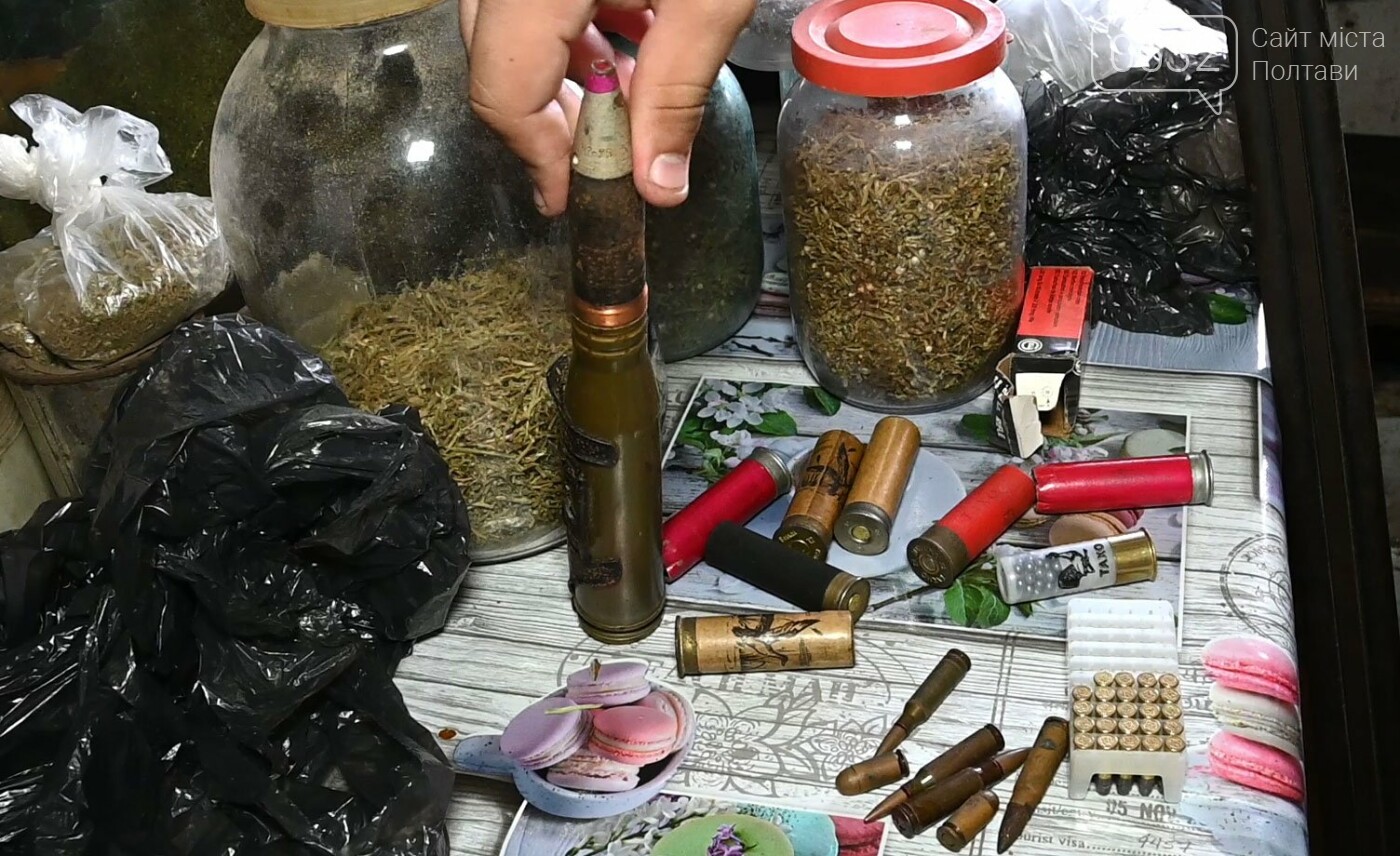 На Полтавщині у чоловіка викрили наркотичні речовини, зброю та боєприпаси