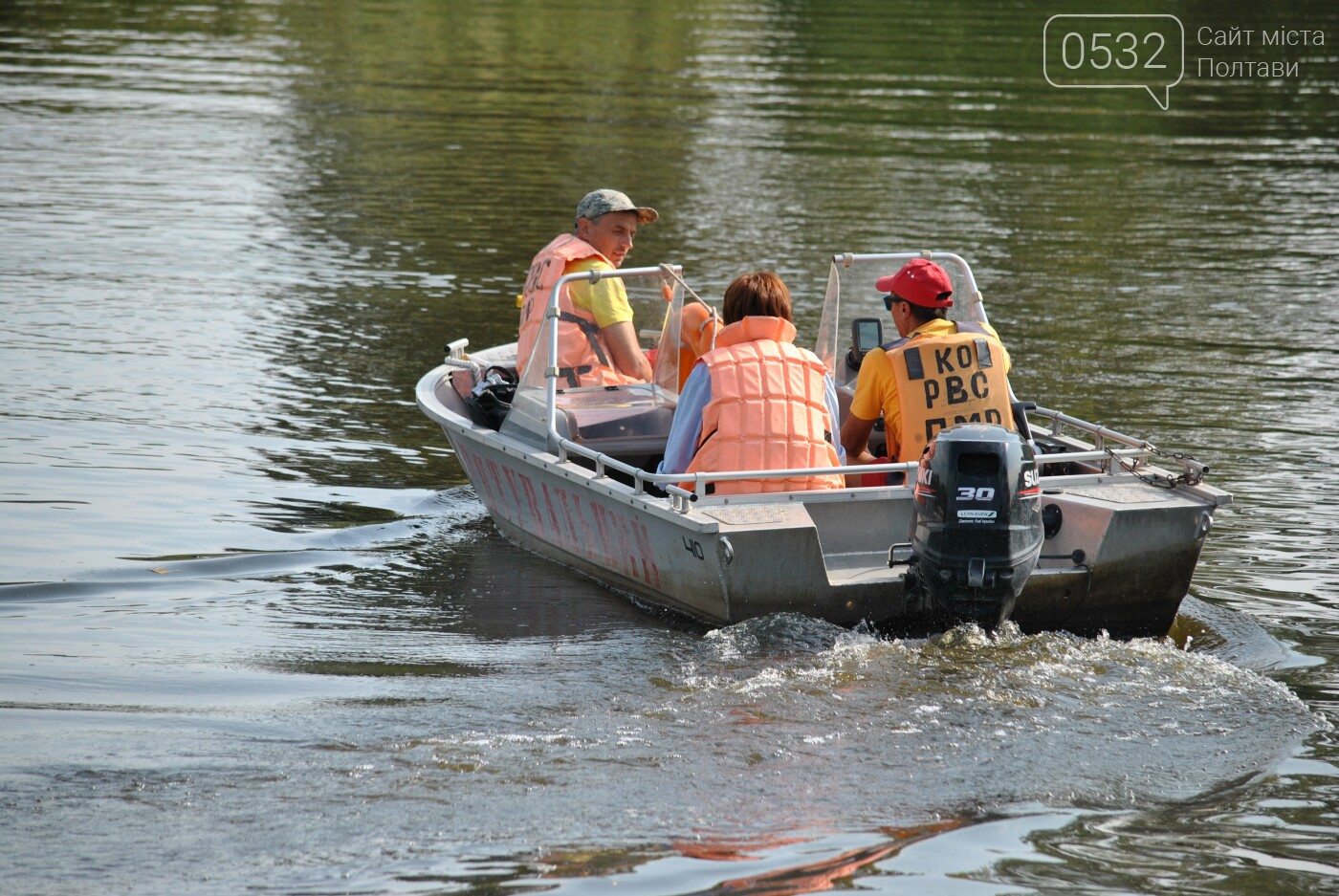 У Полтаві передали рюкзаки першої допомоги від Червоного Хреста працівникам водолазної служби, які врятували 31 людину з початку купального сезону