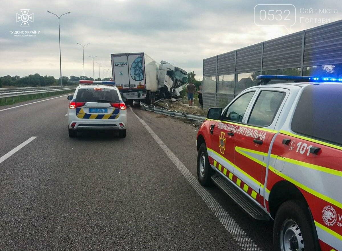 У ДТП на Полтавщині злетіла з дороги вантажівка «Volvo»: отримав травми водій