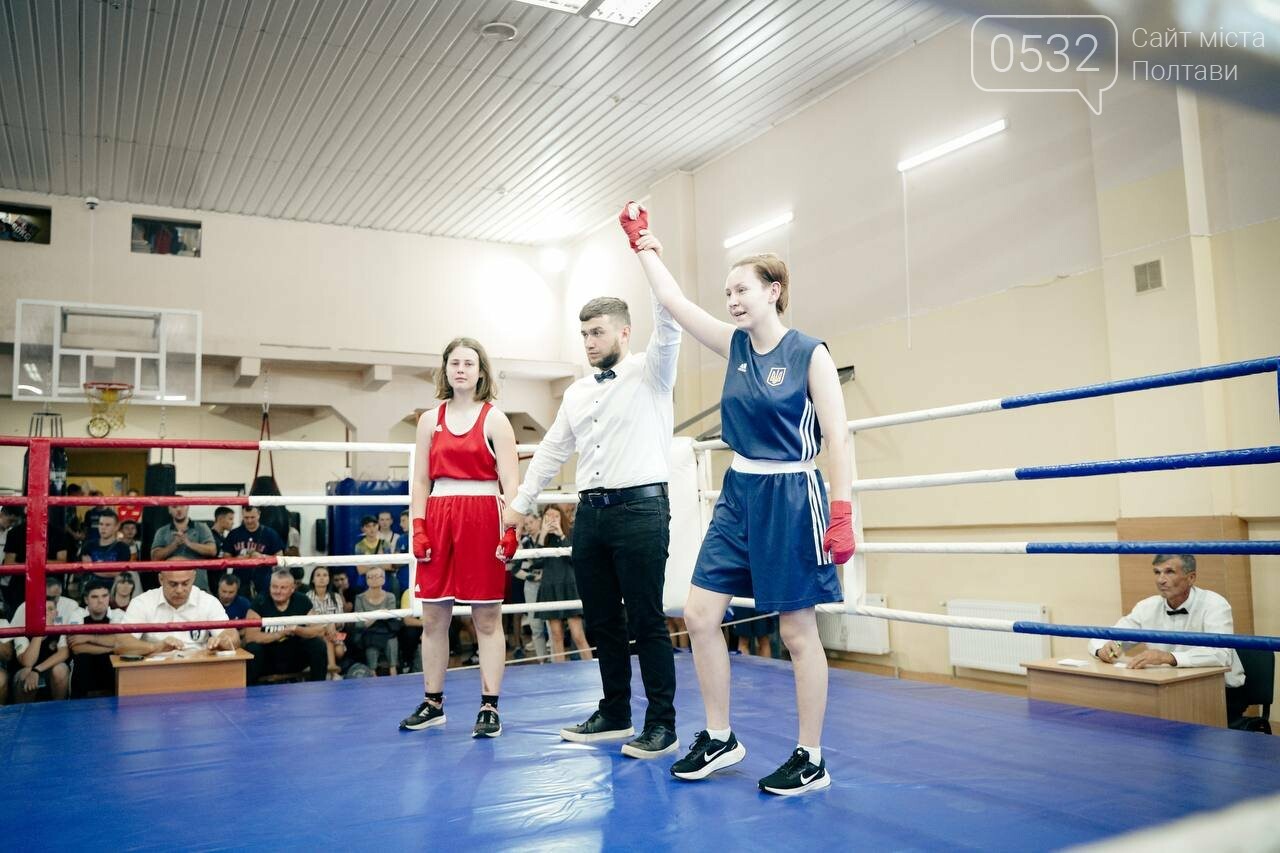 У Полтаві провели чемпіонат області із боксу, а міська ДЮСШ отримала боксерську рукавицю Олександра Усика