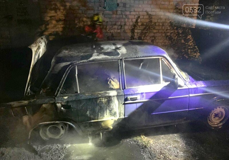 У місті на Полтавщині спалахнув легковик: у поліції порушили справу за фактом підпалу