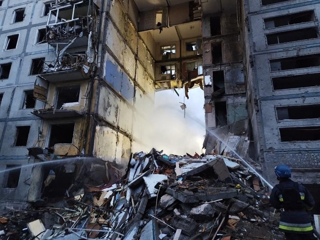 Росіяни обстріляли Запоріжжя. Нині відомо про 12 загиблих та 50 поранених людей