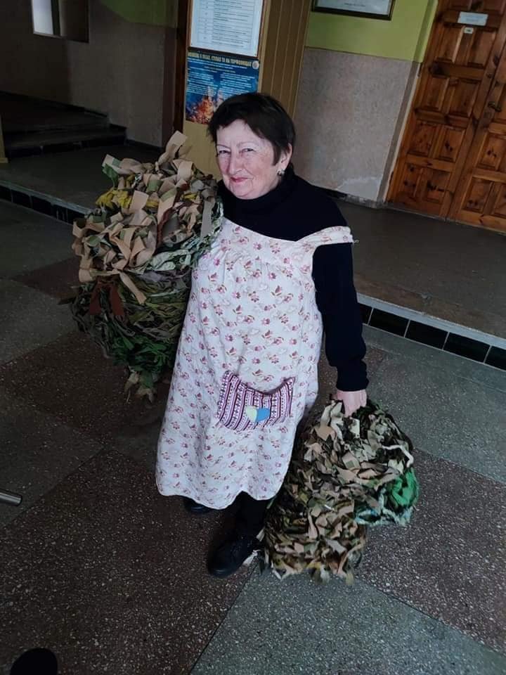 90 тис. квадратних метрів маскувальних сіток сплели волонтери з Полтавщини 