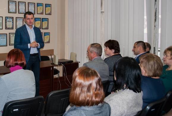 "Система соціального забезпечення має стати ефективною для людей",... "Система соціального забезпечення має стати ефективною для людей", - народний депутат Роман Семенуха, Володимир Паршевлюк