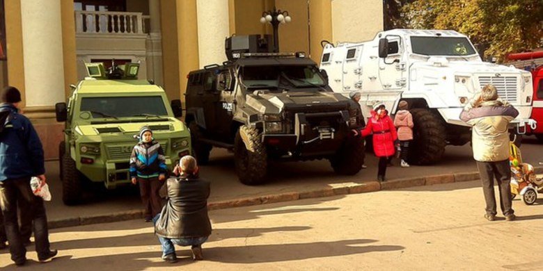У Полтаві на Покрову перекриють вулицю Гоголя і розмістять там війс... У Полтаві на Покрову перекриють вулицю Гоголя і розмістять там військову техніку, Володимир Паршевлюк