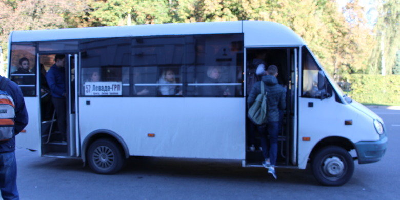 У Полтаві маршрутників ставлять на місце – влада розірве 20 договор... У Полтаві маршрутників ставлять на місце – влада розірве 20 договорів із безвідповідальними перевізниками, Володимир Паршевлюк