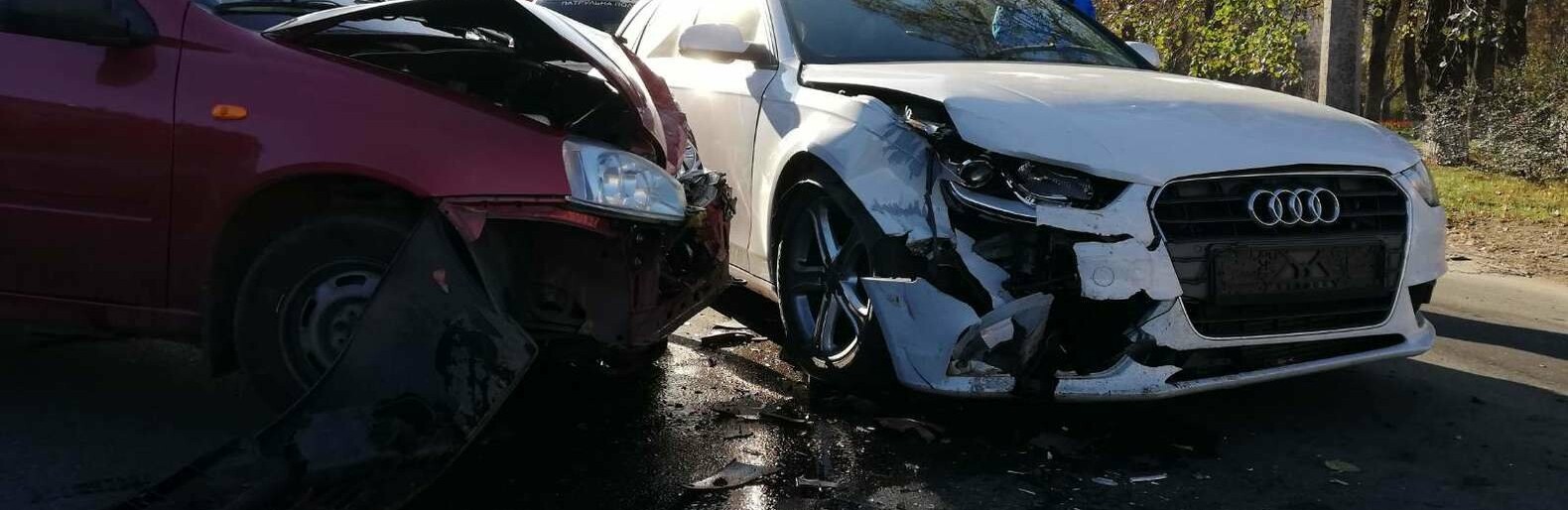 У Полтаві сталося ранкове ДТП на Кагамлика: зіткнулися Audi та "Лад... У Полтаві сталося ранкове ДТП на Кагамлика: зіткнулися Audi та "Лада", Володимир Паршевлюк