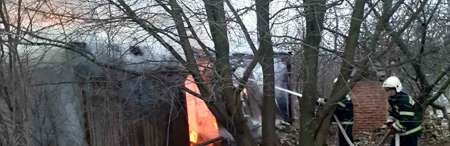 У Полтаві на Половка гасили дерев’яний вагончик У Полтаві на Половка гасили дерев’яний вагончик, Володимир Паршевлюк
