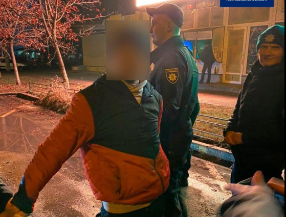 Чоловіка, ймовірно, причетного до пограбування літньої жінки затрим... Чоловіка, ймовірно, причетного до пограбування літньої жінки затримали полтавські патрульні, Алла Широкова