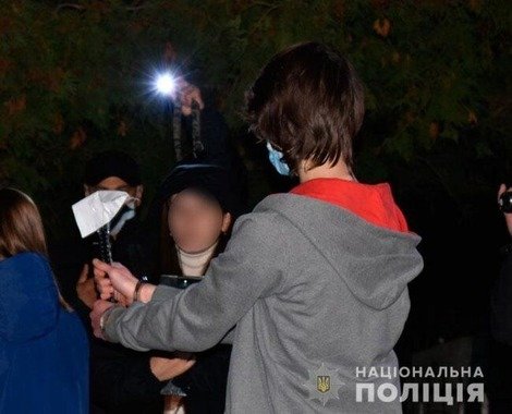 Хлопець зарубав дівчину Хлопець зарубав дівчину, Оксана Солопко