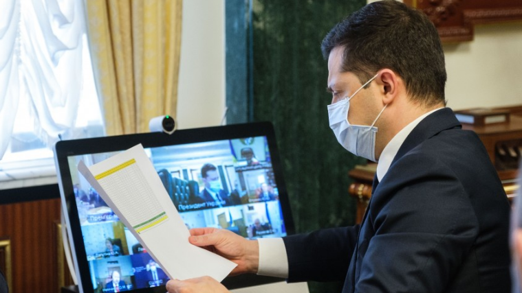 Десять областей України близькі до червоного епідемічного рівня 