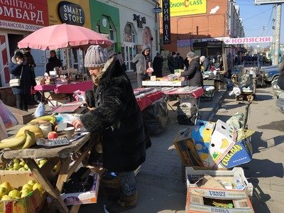 Боротьба зі стихійною торгівлею у центрі Полтави поки що не дала результатів