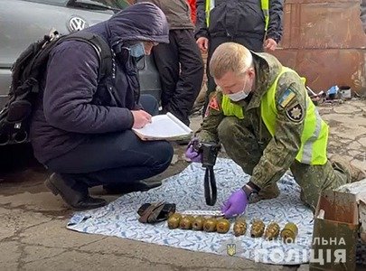 На Полтавщині у чоловіка вдома виявили арсенал зброї
