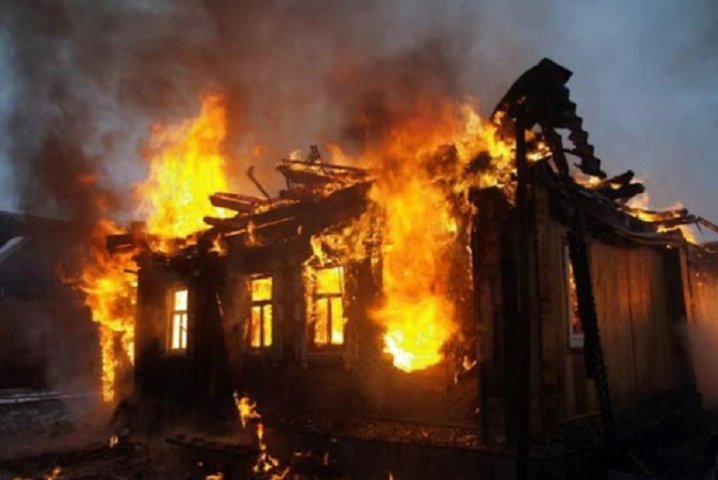 На Полтавщині чоловік спалив свій будинок