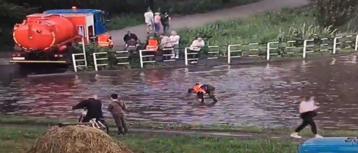 « Під час зливи на ливнівку, що на вулиці Курчатова, натягнуло сміття» – заступник міського голови  Євген Ричка 
