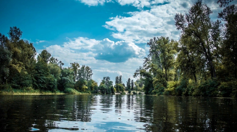 На Полтавщині рятувальники знайшли у річці тіло жінки