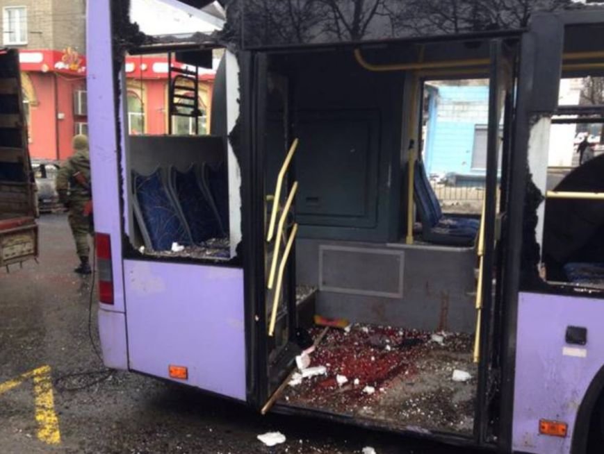 Новая Волноваха в Донецке: террористы обстреляли троллейбус, погибло 13 человек (ФОТО, ВИДЕО) (фото) - фото 4
