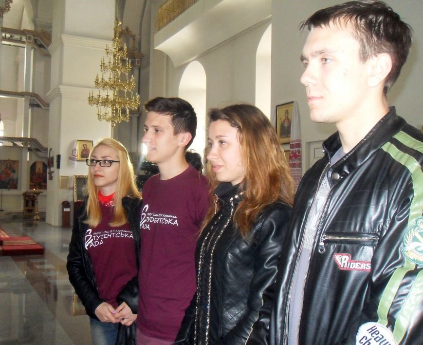 Полтавці в рамках спеціальної акції зібрали близько чотирьох тисяч гривень (ФОТО) (фото) - фото 1