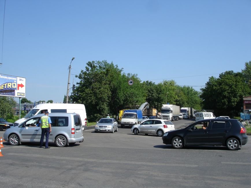 В Полтаві й досі перекрита ділянка траси Київ-Харків. Фото (фото) - фото 1