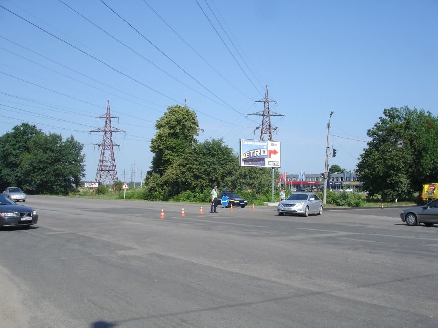 В Полтаві й досі перекрита ділянка траси Київ-Харків. Фото (фото) - фото 6