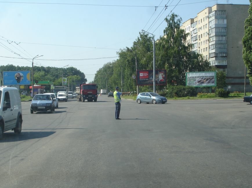 В Полтаві й досі перекрита ділянка траси Київ-Харків. Фото (фото) - фото 9