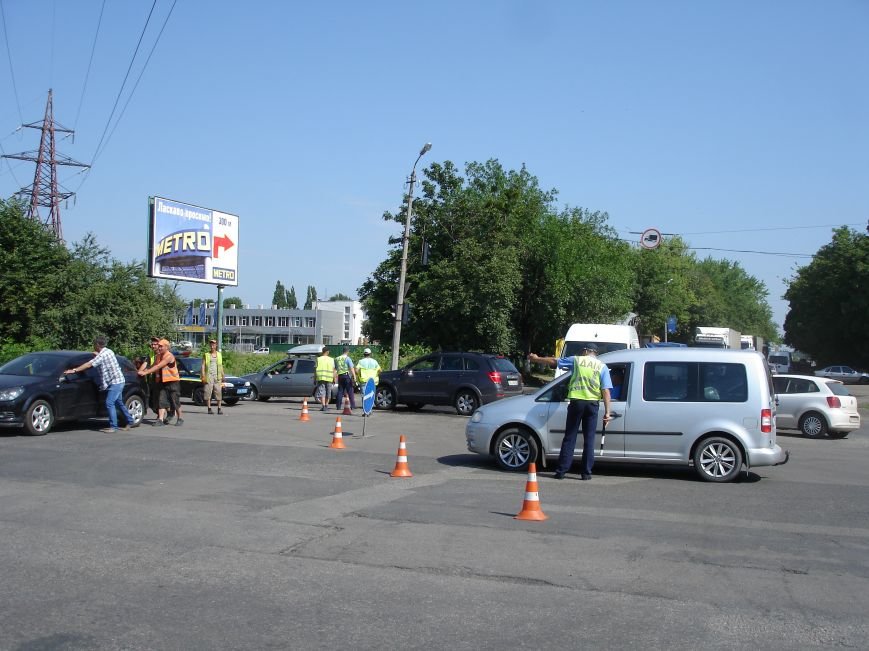 В Полтаві й досі перекрита ділянка траси Київ-Харків. Фото (фото) - фото 2