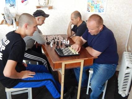 В Кременчуцькій виховній колонії відмітили День Конституції віршами, співами та спортом (фото) - фото 2